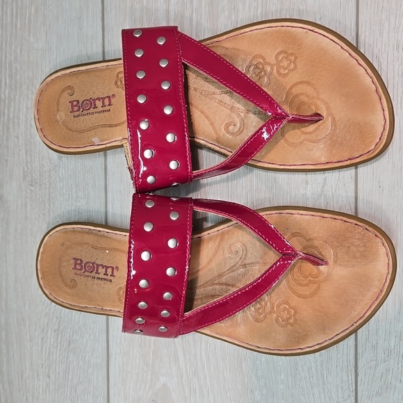 Born Women Leather T Strap Red Studded Flats Sandals Shoes Sz 8 - Picture 3 of 11